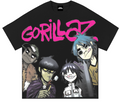 Gorillaz Pink Logo camiseta negra con personajes y tipografía fucsia