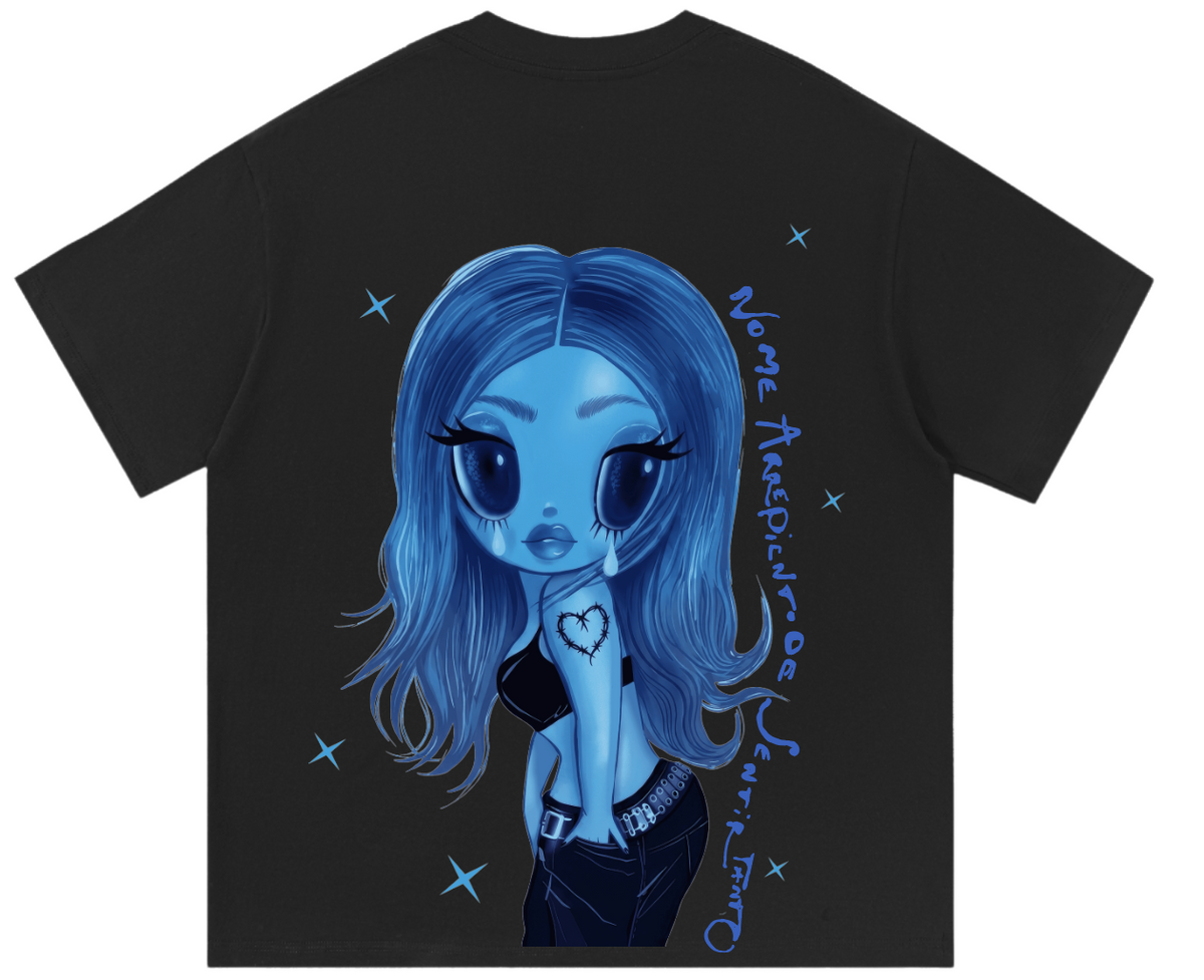Karol G Corazón Azul camiseta negra vista trasera, muñeca azul