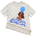 Karol G Latina Foreva vestido blanco hueso con encaje asimétrico
