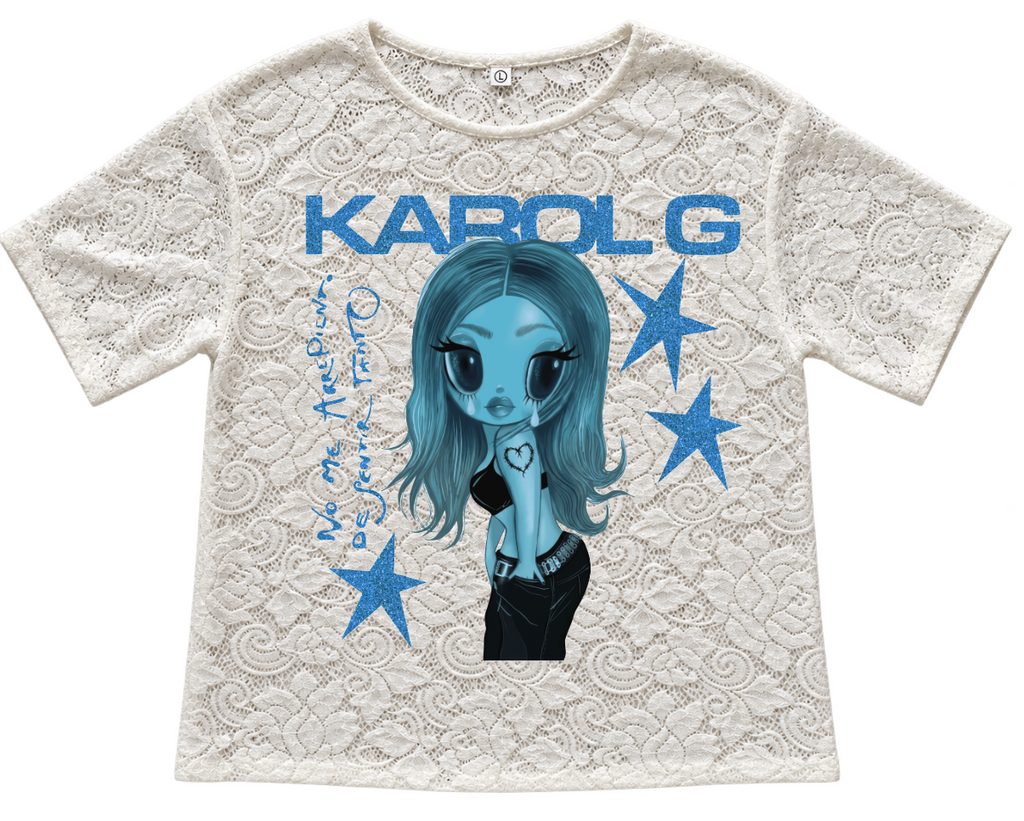 Karol G Muñeca Azul en encaje blanco Relaxed Fit, vista frontal