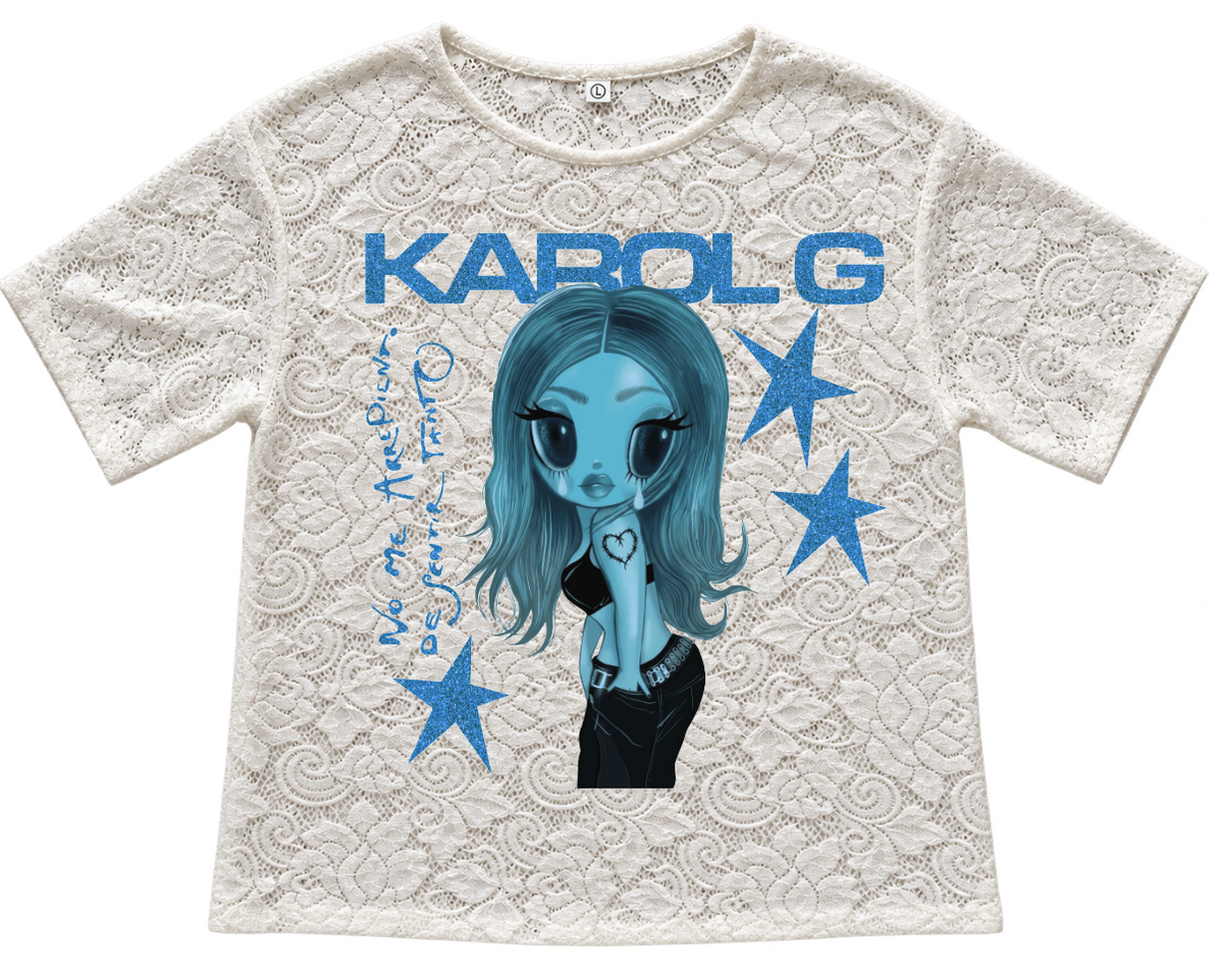 Karol G Muñeca Azul en encaje blanco Relaxed Fit, vista frontal