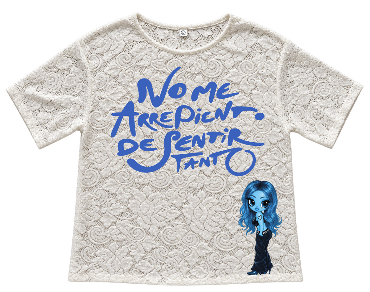 Karol G encaje blanco No me arrepiento de sentir tanto con muñeca azul
