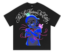 Diseño azul neón Por Si Mañana No Estoy: frente de camiseta negra
